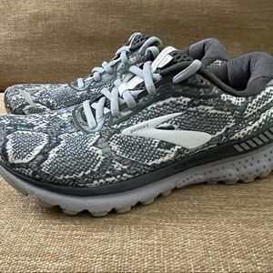 Brooks 7.5 grey snakeskin GTS XX shoes
